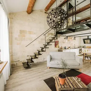 Appartement Duplex Climatisé Centre Ancien 7min à Pied Du Palais 6 Couchages, Avignon