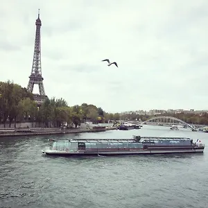 Eiffel Tower Champs De Mars Parigi